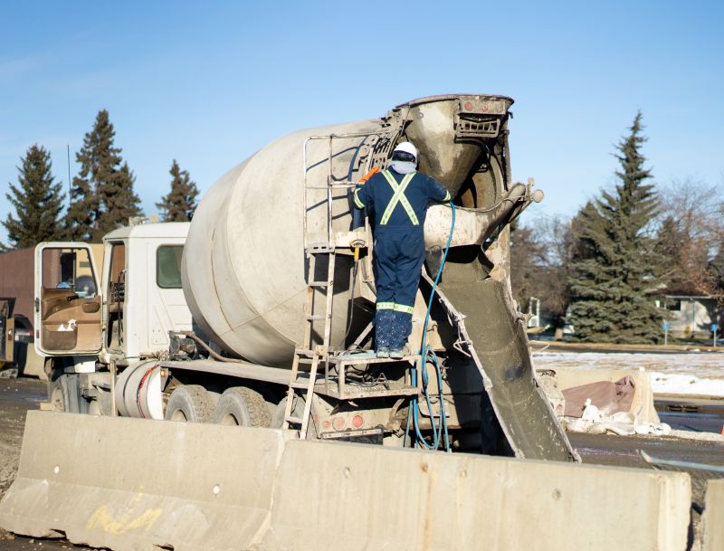 Commercial Concrete Delivery Vs. On-Site Mixing For Job Efficiency